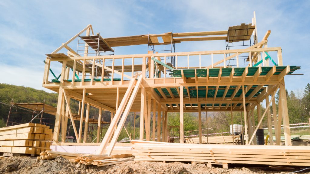 Encadrement d’une maison en construction, à Colomars 06670